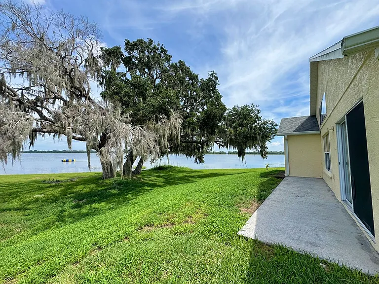 2726 Rochelle Dr — Photo 3