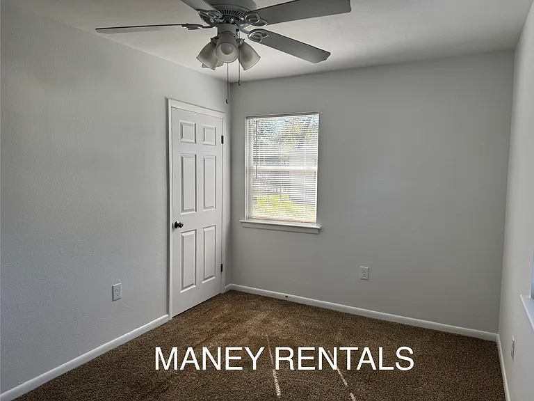 Master bedroom, front corner
