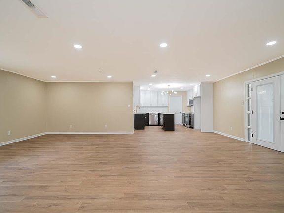 2nd image of 810 Sceyne Rd