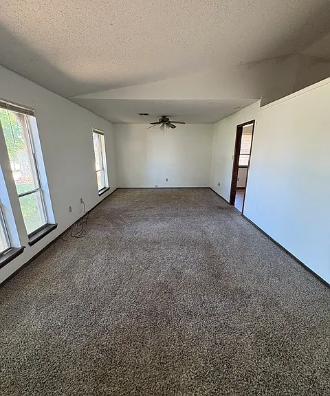 6912 SW Bainbridge Ave — Photo 2