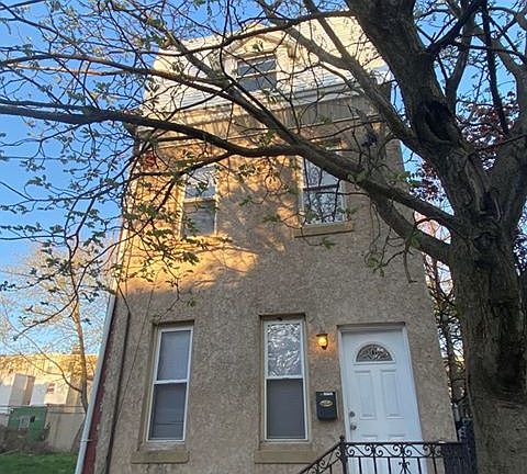 3rd image of 2145 N Franklin St #1