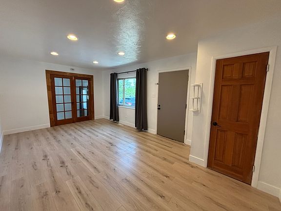 4th image of 3566 W Amherst Ave