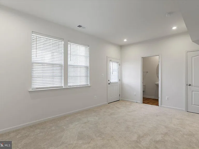 100 Stafford Pl — Photo 19