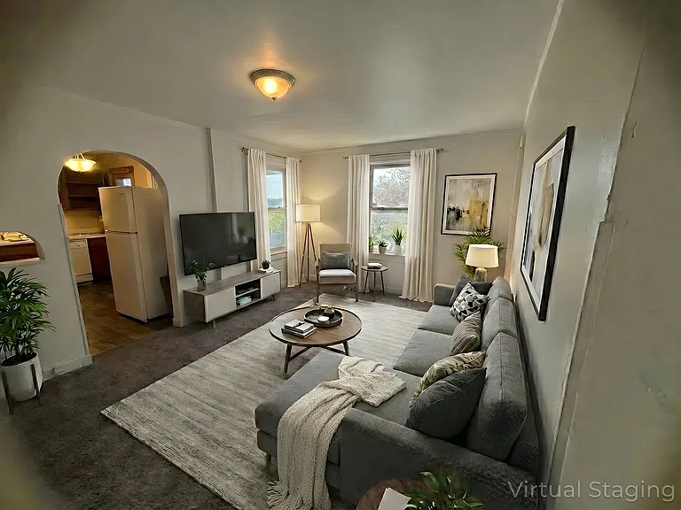 922 Vankirk St — Photo 2