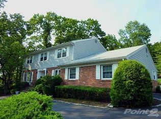 92 N Rockledge Dr, Livingston, NJ 07039