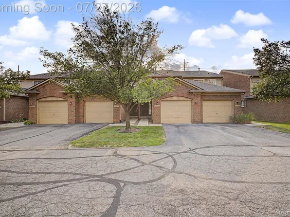 9025 Newport Way, Livonia, MI 48150
