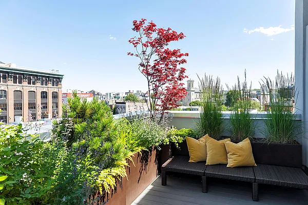 Sold by Compass | media 10