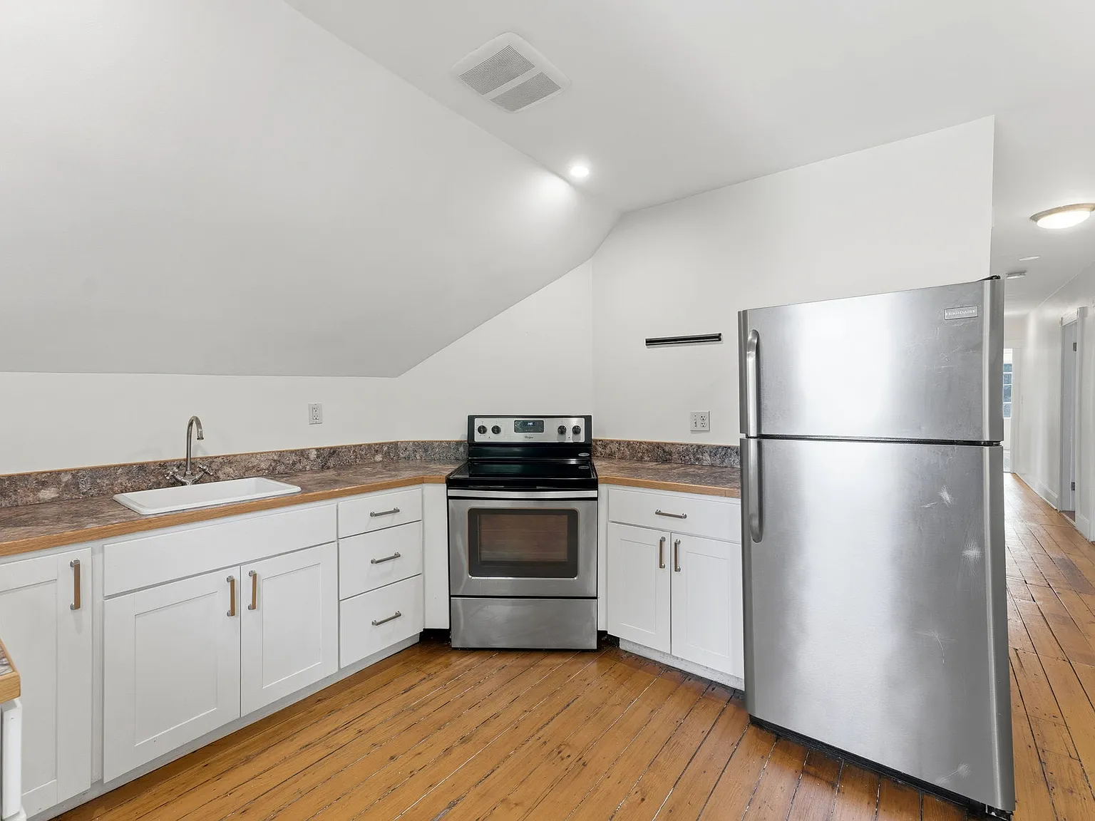 3 bed, 1450 sqft, $2,500 — Photo 4