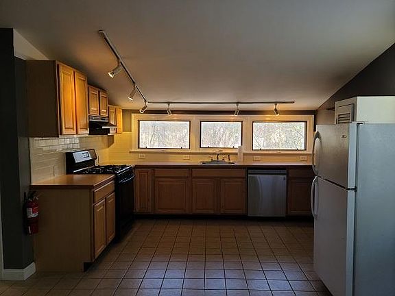 2nd image of 299 Belleville Ave #3