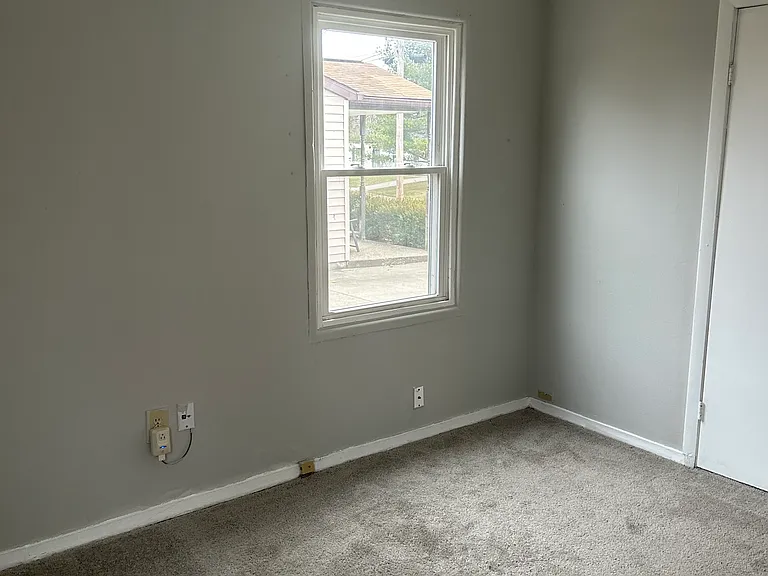 2982 Laverne Dr — Photo 8