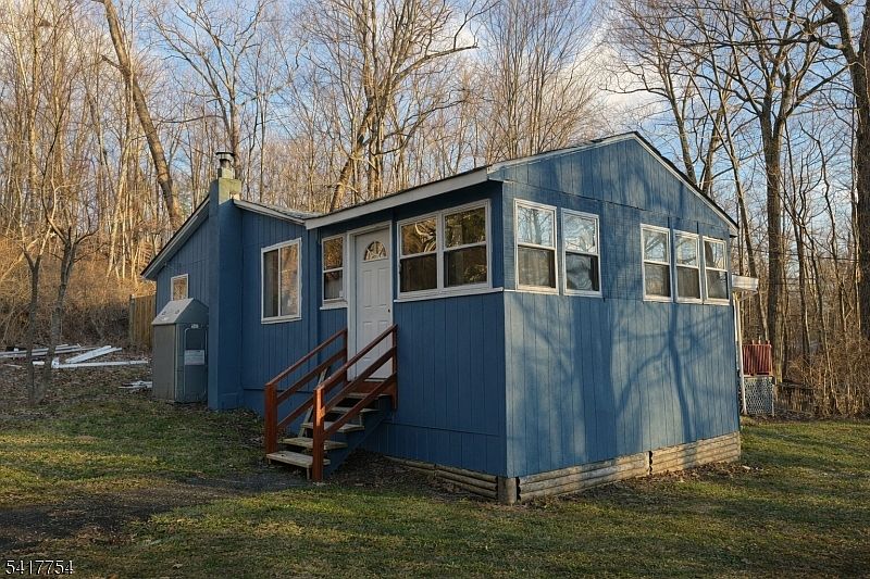 1st image of 901 Chestnut Path