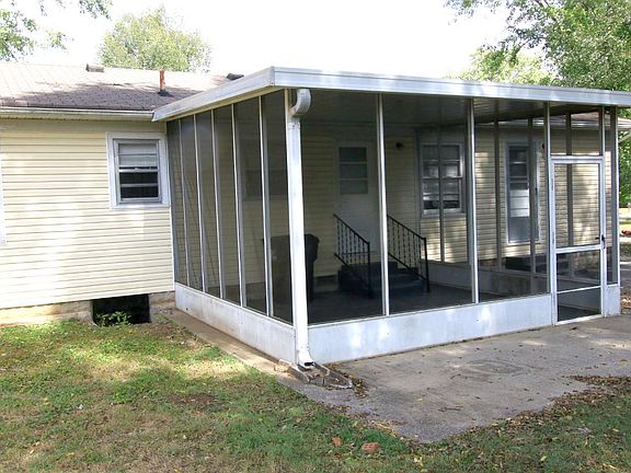 3rd image of 715 Spencer Dr
