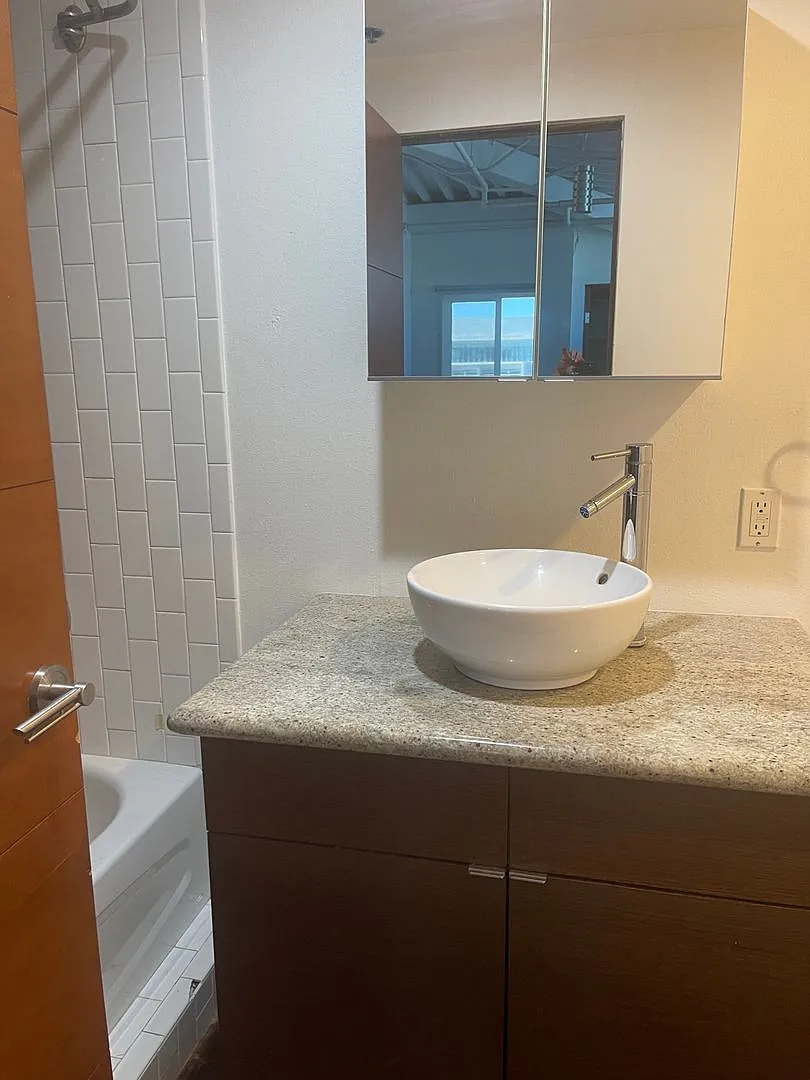 Trendy Loft Living Near The Arts District! — Photo 4