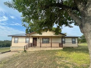405 Park Ave, Staples, TX 78670