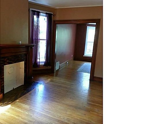 4th image of 351 Ashland Ave #2
