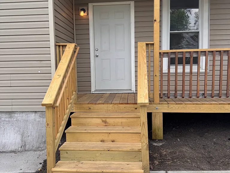 742 Charlotte St — Photo 8