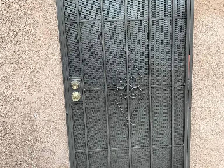 950 E G St #B — Photo 3