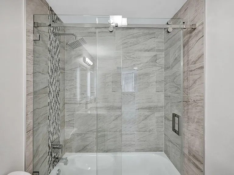 4222 Inverrary Blvd — Photo 35