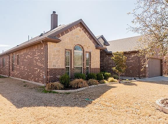 2nd image of 2940 Saddle Creek Dr