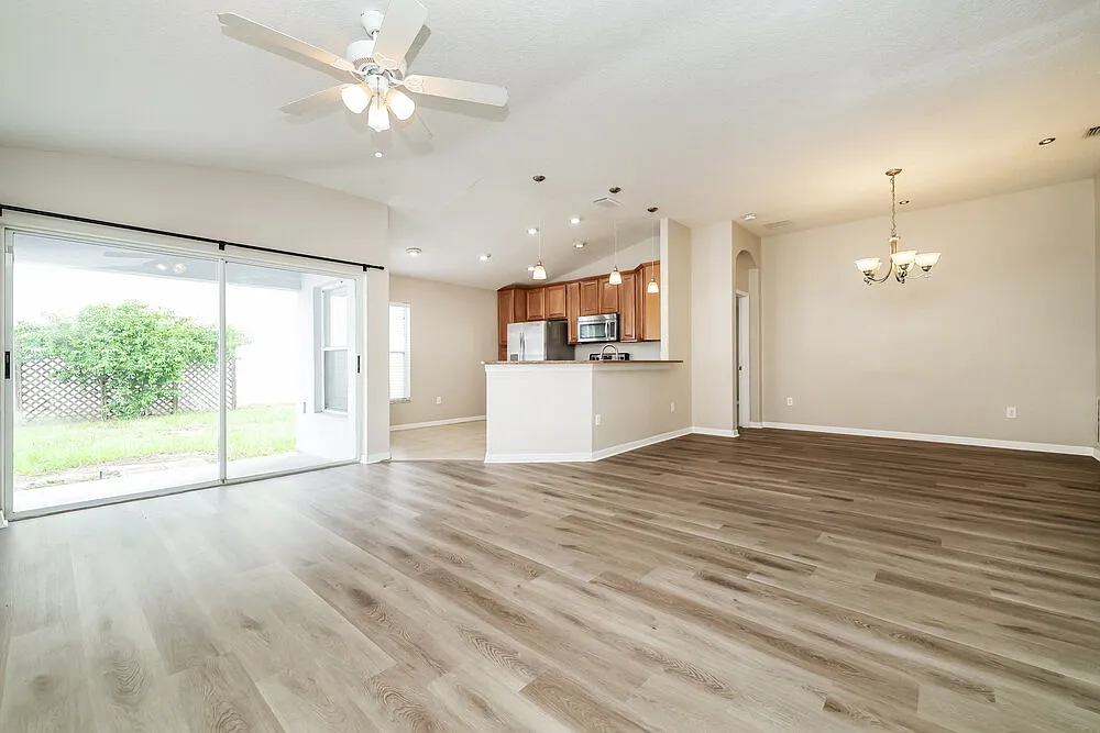 4 bed, 2.0 bath, 1759 sqft, $2,480 — Photo 4