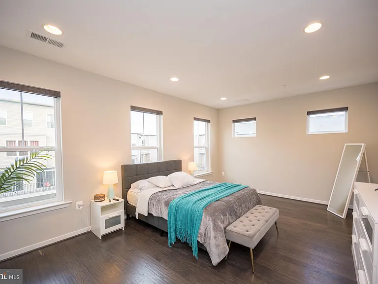 42365 Zebulon Sq — Photo 32