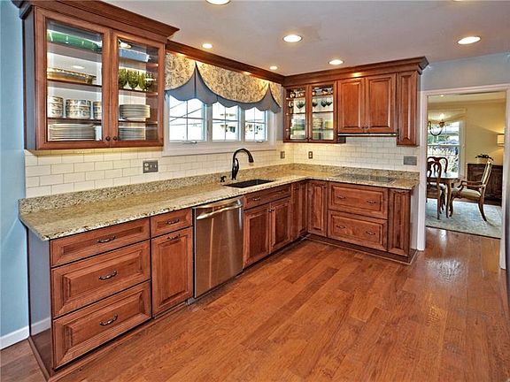 2nd image of 3007 Hilltop Dr