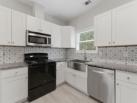 5th image of 221 Brown St #A