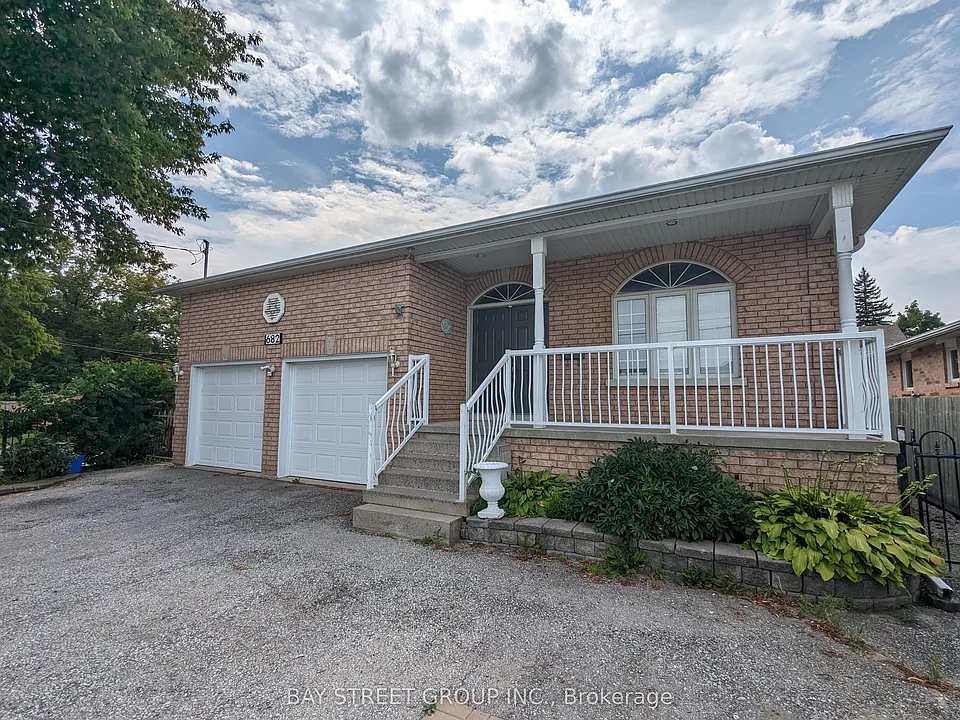 682 The Queensway Rd S #LOWER
