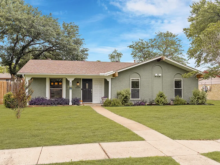 2609 Charter Oak Dr — Photo 2