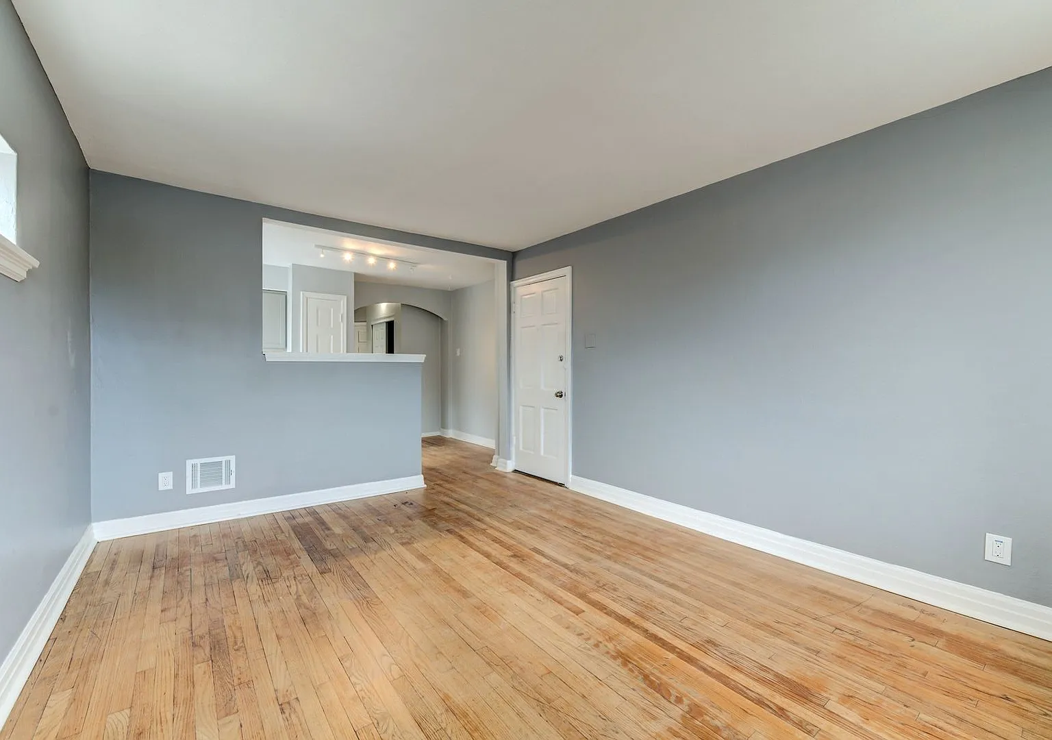 4946-4948 Kemper Ave. — Photo 4