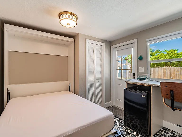 310 E Paris St — Photo 22