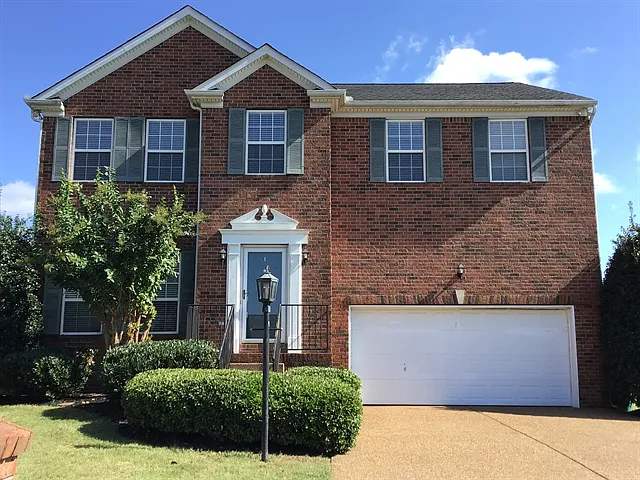 4 bed, 2.5 bath, 2562 sqft, $2,700 — Photo 1