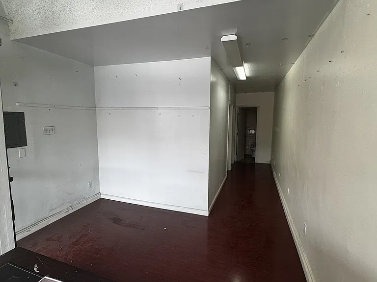 1039-1043 Taraval St — Photo 2
