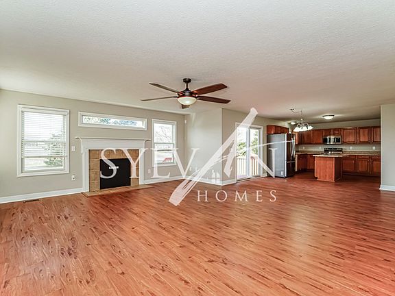 3rd image of 857 Salinger Dr