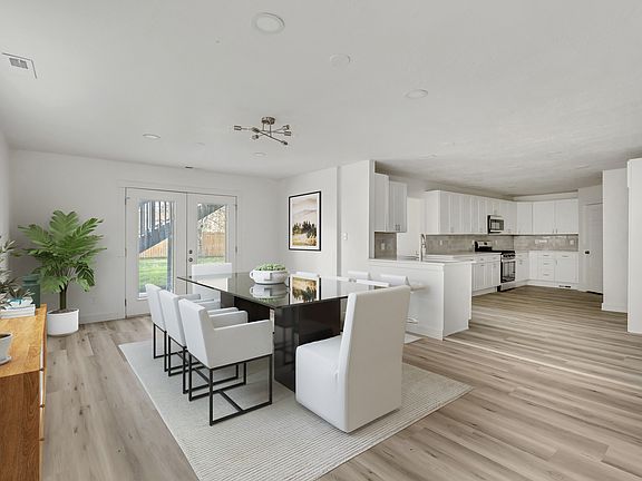 2nd image of 1031 Capitol St