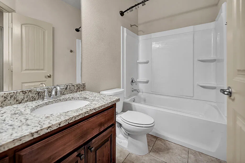 4 bed, 2.5 bath, 2829 sqft, $2,800 — Photo 4