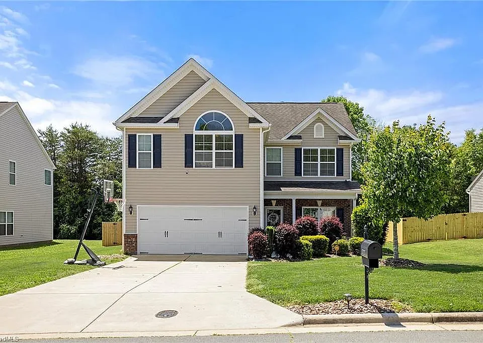 2023 Heron Pointe Dr