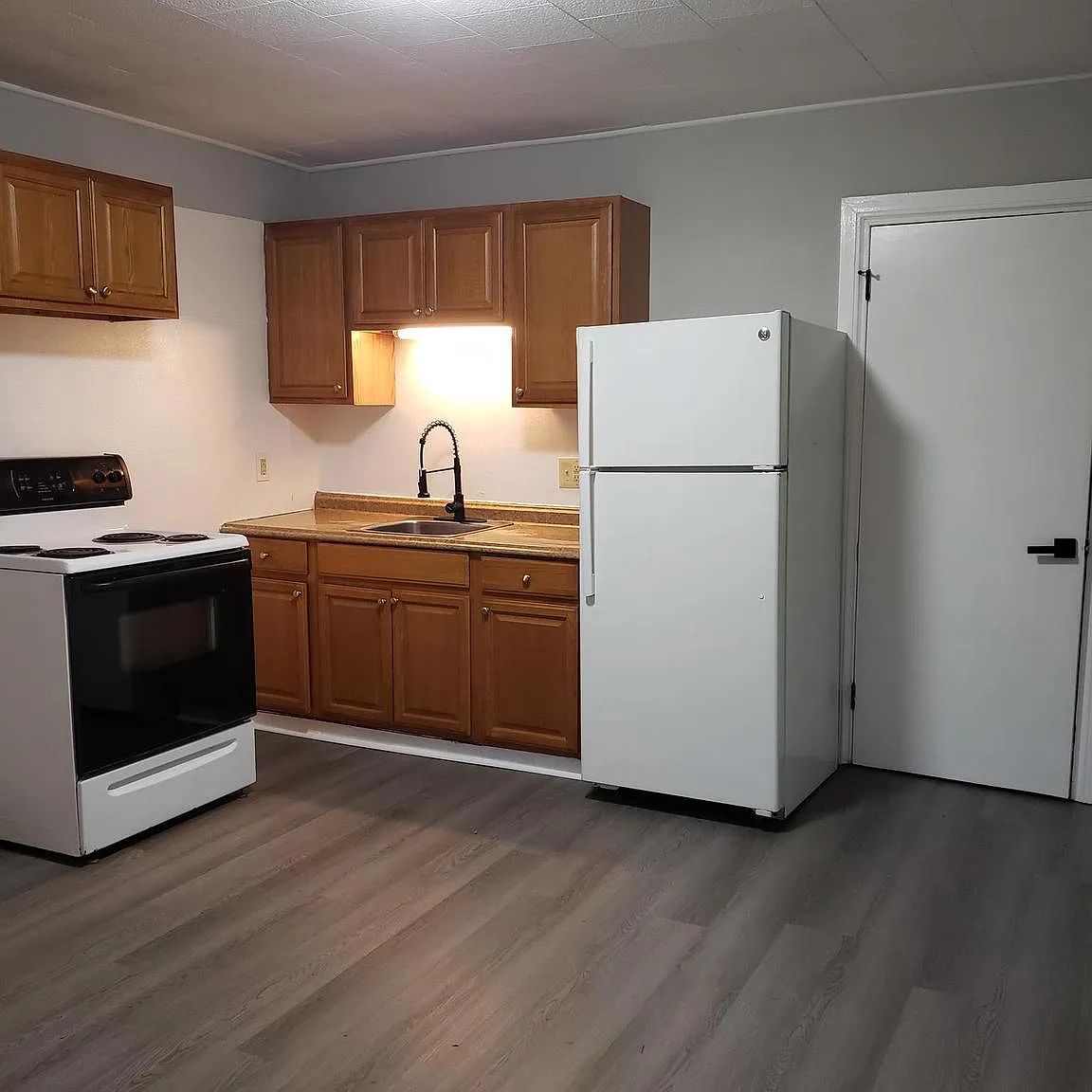 1 bed, 2792 sqft, $1,200 — Photo 2