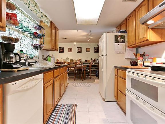3rd image of 1818 Princeton Dr