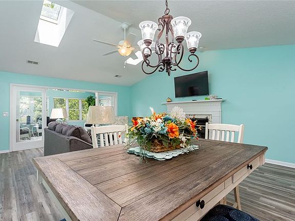 5th image of 1022 Brittany Dr