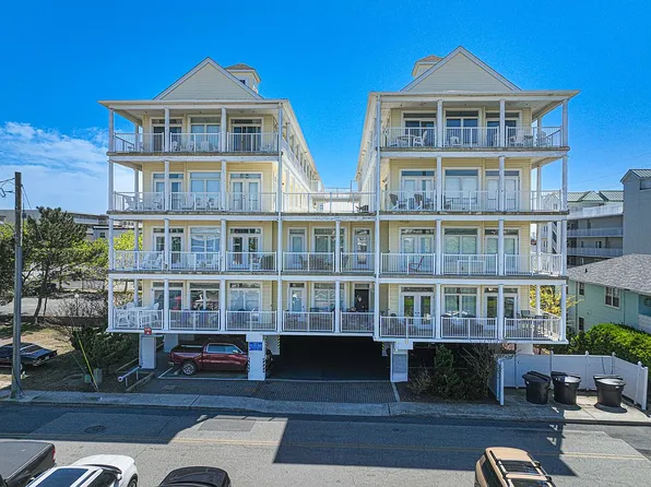 11 54th St #203, Ocean City, MD 21842