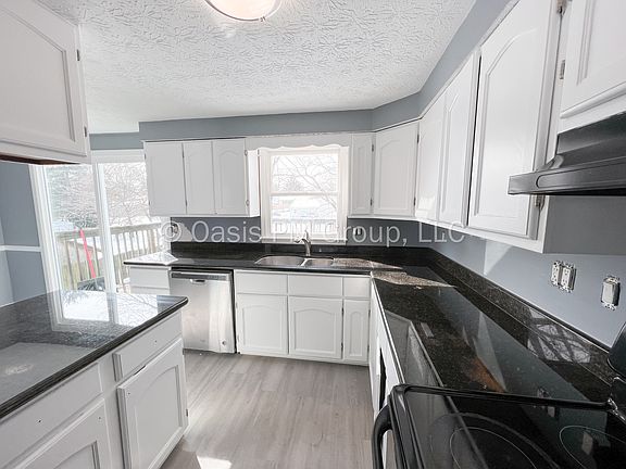 4th image of 3693 Potomac St