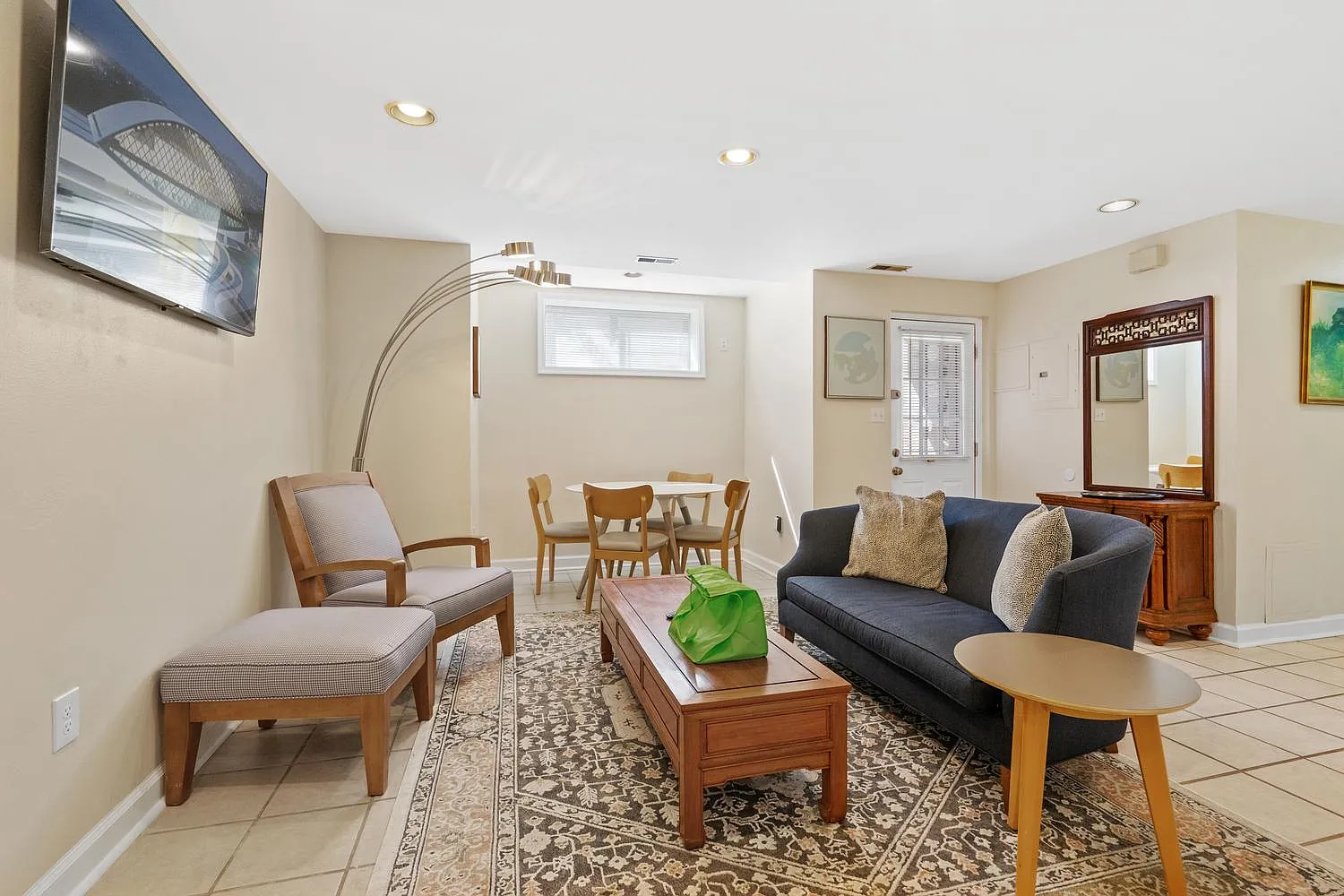 2 bed, 1.5 bath, 950 sqft, $3,780 — Photo 1