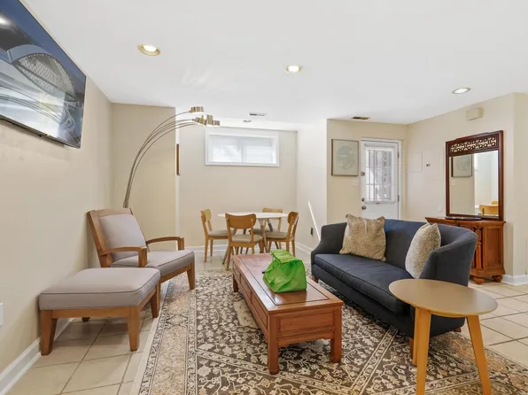 800 G St NE #B, Washington, DC 20002