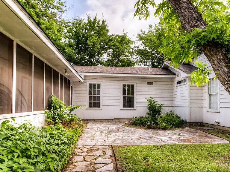 5303 Aurora Dr — Photo 20