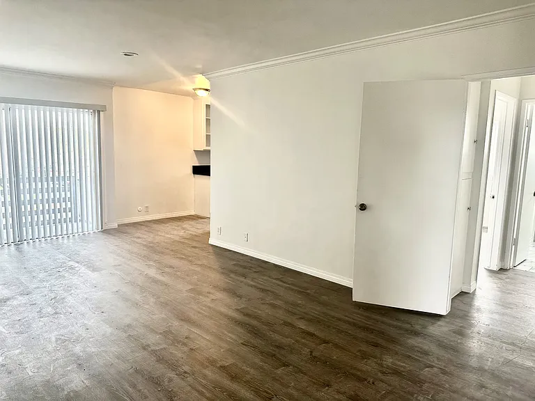 4901 Laurel Canyon Blvd #2-A — Photo 9