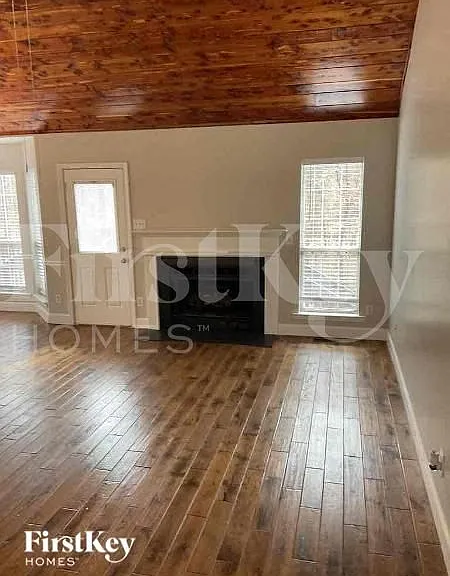 7815 Pinetuck Ln — Photo 2