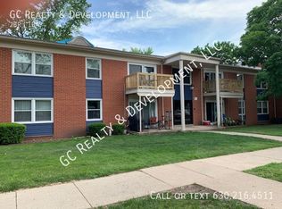11 Simpson St #B, Geneva, IL 60134