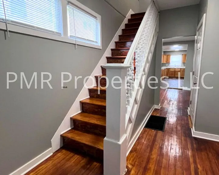 905 Logan St — Photo 5