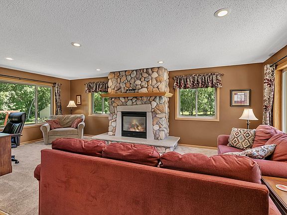 3rd image of 37785 Sunnyfield Cir